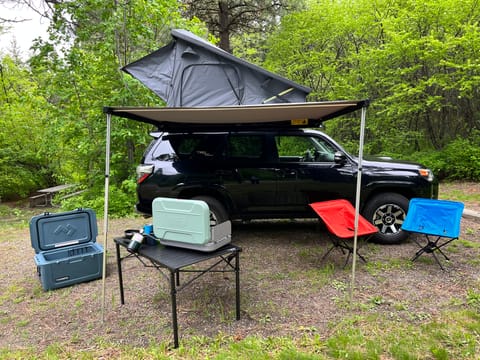 2022 Toyota 4Runner Overland Vehicle w/EEZI-AWN Stealth Tent/Swift Awning Vehículo funcional in Wenatchee