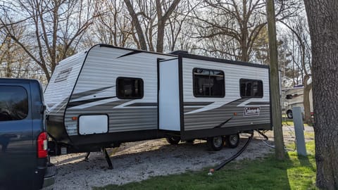 2020 Dutchmen Coleman Lantern Tráiler remolcable in Zimmerman