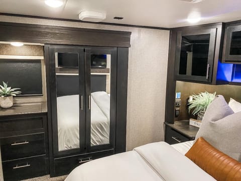 AMAZING - 2021 JAYCO SEISMIC 4113 (5TH WHEEL) Tráiler remolcable in Wildomar
