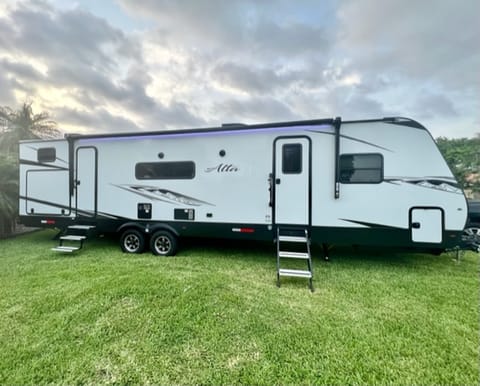 2022 Alta, King Bed Delivery fee negotiable depending on distance Tráiler remolcable in Homestead