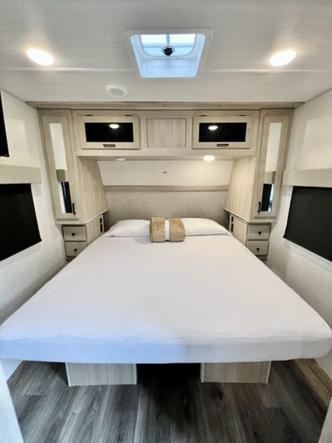 2022 Alta, King Bed Delivery fee negotiable depending on distance Tráiler remolcable in Homestead