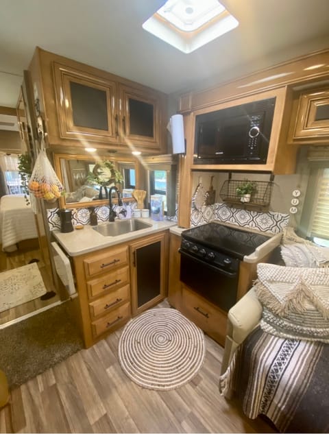 2018 Thor Quantum, Boho Chic, full of "GRACE" RV Véhicule routier in Fontana