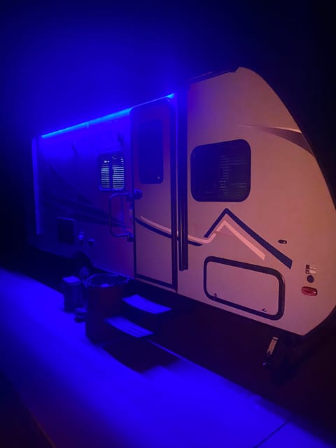 Delivered and Picked Up -“Evy”  2018 Coachmen Apex Nano Remorque tractable in Greenwood Village