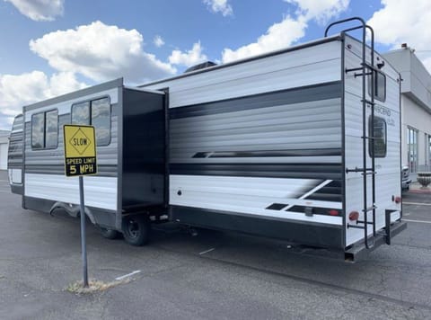 2022 Grand Design Transcend 321BH Towable trailer in Richland