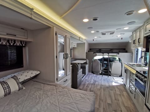 Family friendly 24ft Class C Véhicule routier in Surrey