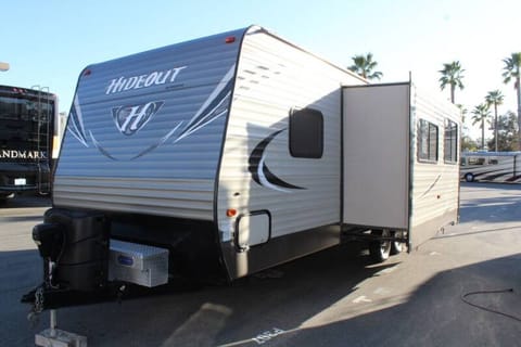 2017 Keystone RV Hideout Luxury (NO BURNING MAN) Towable trailer in Anaheim Hills