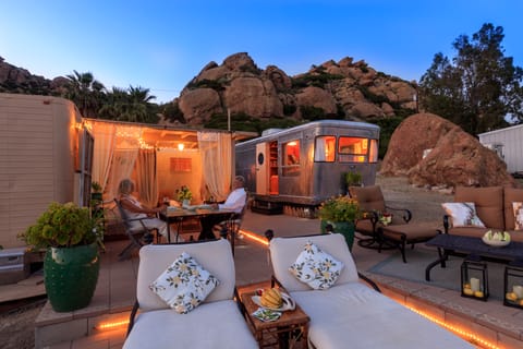 TINY TIKI RETRO HIDEAWAY is beautiful and romantic all year around. Enjoy limitless mountain valley and city views from our property in Chatsworth Ca.