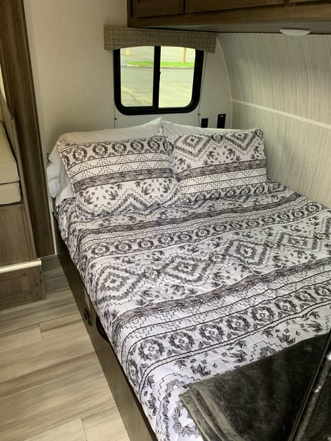 Perfect Family Camper! - 2022 Forest River Viking Ultra-Lite 17BHS Towable trailer in American Fork