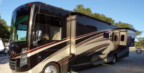 "Dream" Vacation - Amazing Thor Challenger -Delivery & Set-up Available Drivable vehicle in Sanford