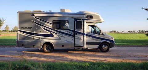2008 Pulse Motorhome. Adventure is out there. Travel in style! Vehículo funcional in Yuma