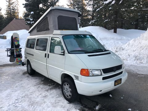 Everything you need to travel with 4 people inside + 4 boards on the rack! More space inside for you and your favorite snacks!