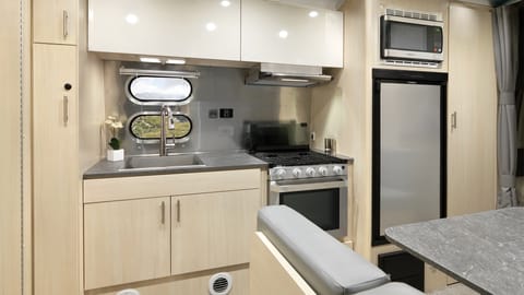 2021 Airstream Flying Cloud - Ask About Our Stationary Option! Towable trailer in Fort Wayne