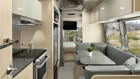2021 Airstream Flying Cloud - Ask About Our Stationary Option! Towable trailer in Fort Wayne