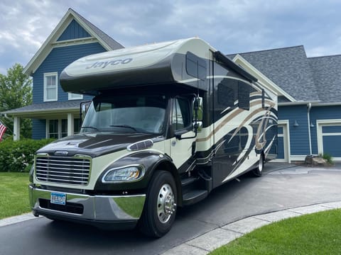 Jayco Seneca 37FS - Super C Class! Drivable vehicle in Lake Elmo