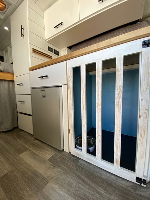 Sunnyside - All Inclusive Vantures by Clay's Outpost Campervan in Westminster