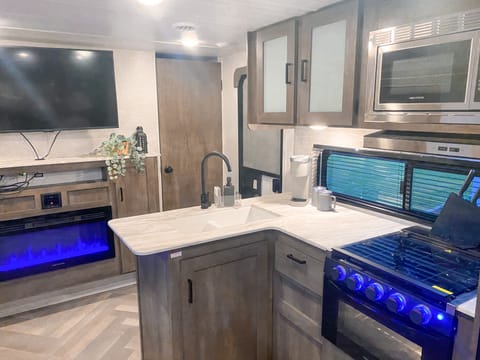 BRIGHT & CLEAN 2022 Forest River Salem Cruise Lite W/bunks + NOW TOWABLE! Towable trailer in Dam Neck