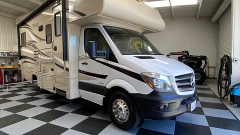 Prism Select- Mercedes Diesel Off Grid- 19 MPG - RV- 9 Drivable vehicle in Concord