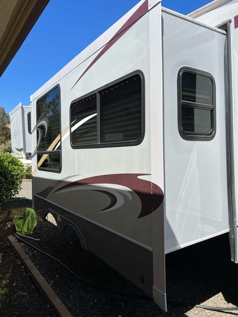 heartland Greystone fifth wheel travel trailer (delivery/pickup included) Towable trailer in Vallejo