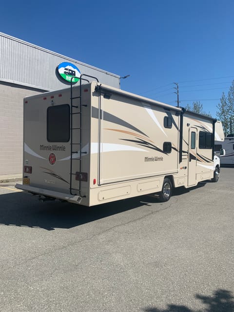 HEISENBERG - 2016 Winnebago Minnie Winnie 31H Bunkhouse Drivable vehicle in Anchorage