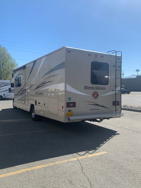 HEISENBERG - 2016 Winnebago Minnie Winnie 31H Bunkhouse Drivable vehicle in Anchorage