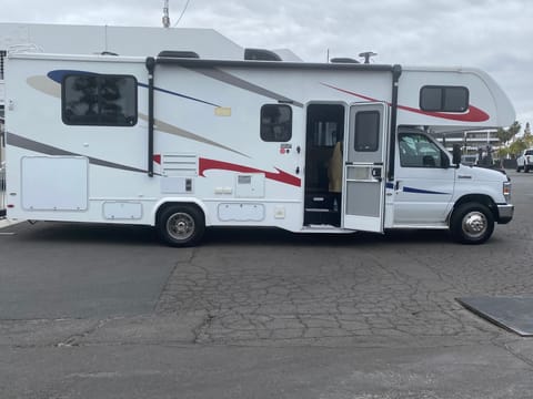 2018 Forest River Sunseeker Drivable vehicle in Hesperia