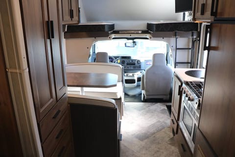 2018 Forest River Sunseeker Drivable vehicle in Hesperia
