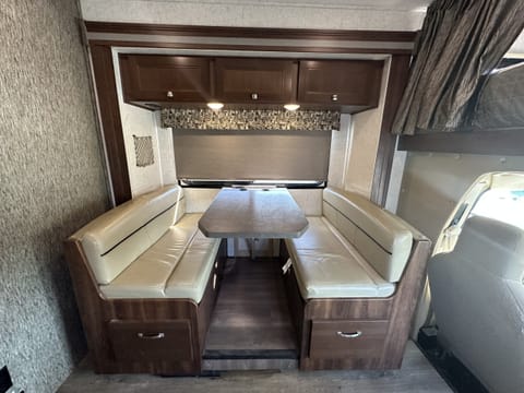 2018 Forest River Sunseeker Drivable vehicle in Hesperia