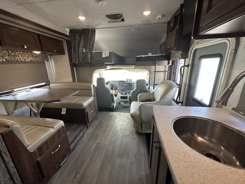 2018 Forest River Sunseeker Drivable vehicle in Hesperia