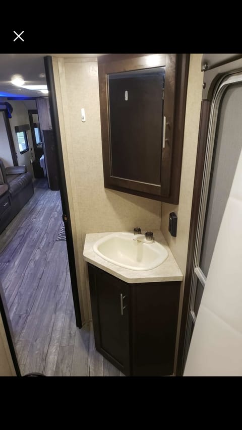 2018 Forest River Cherokee Grey Wolf 26DBH Tráiler remolcable in Owensboro