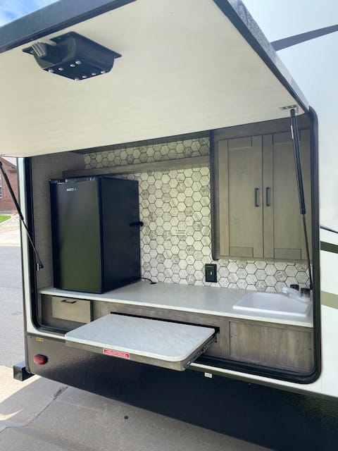 4-Season GLAM Camping w/ Bunk Room, 3 Slide-outs & Outdoor Kitchen Tráiler remolcable in Centennial