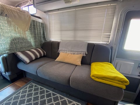 Chic, Clean and Cozy Motorhome Ready to Roll! Drivable vehicle in Boulder