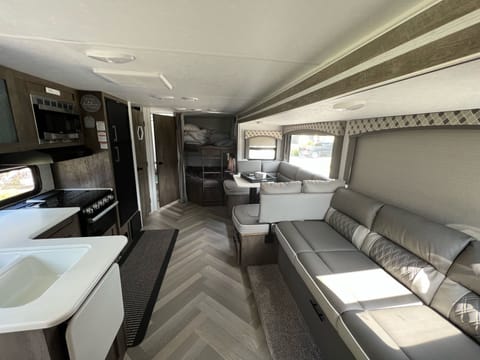 Luxury, Lite, Spacious Glamping* 2022 EVO 2700BHX Towable trailer in Meridian