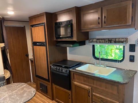 2016 Jayco Jay Flight SLX Perfect Family Bunkhouse Camper! Towable trailer in Sault Ste Marie