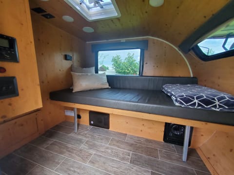 Overland Camper With Rooftop Tent Remorque tractable in Dalton Gardens