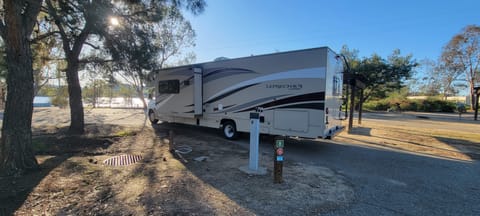 ***THE MOOSE*** '17 Coachmen SLEEPS 10!!! Drivable vehicle in Merced