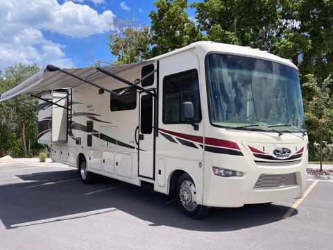 Luxurious Family Fun with room for everyone Drivable vehicle in American Fork