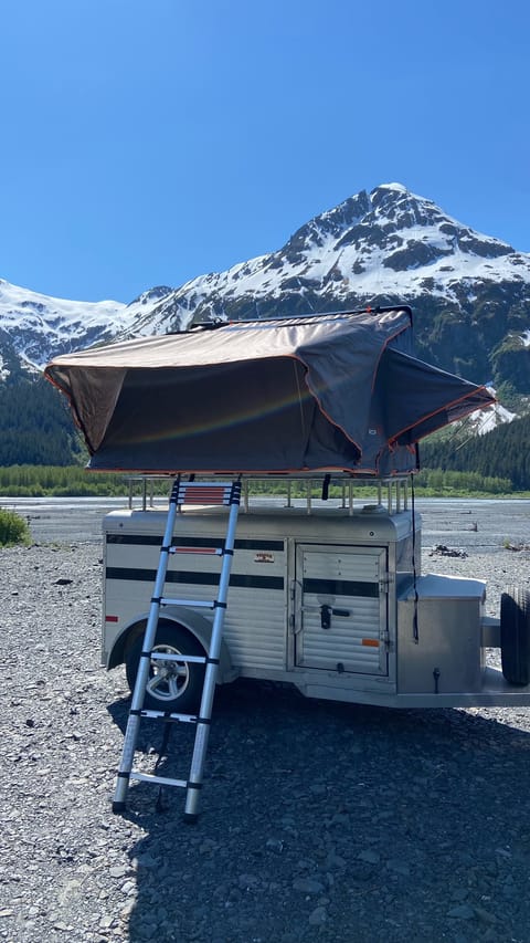 Cozy Alaskan Roofnest / 2022 Condor XL camper in Ridgeway