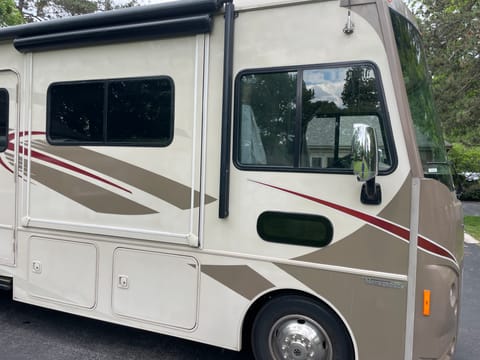 The Tan Beast (2015 Itasca Sunstar LX) Véhicule routier in Maumee