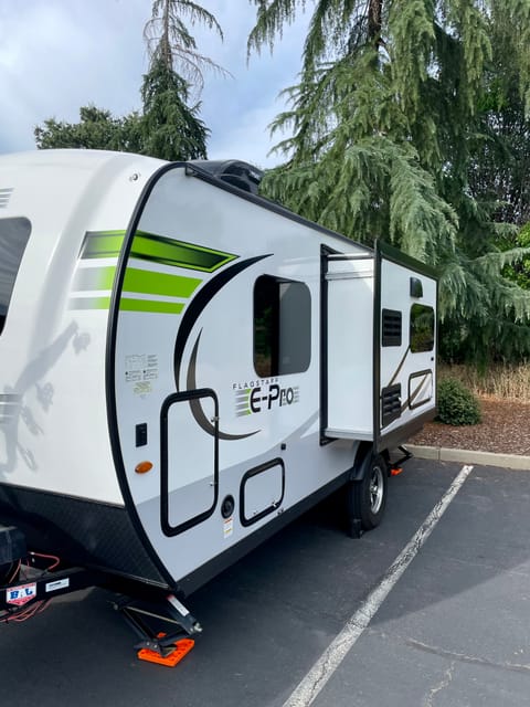 2020 E-Pro Flagstaff by Forest River - The Ultimate Camper Rimorchio trainabile in Rocklin