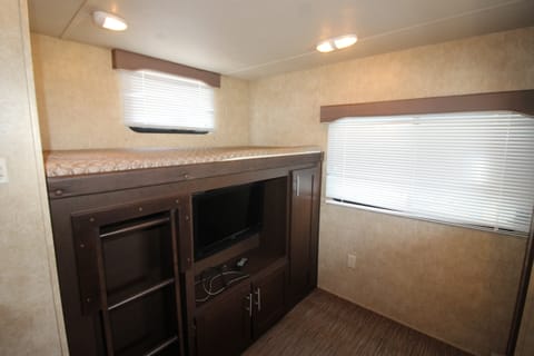 2014 Forest River Evo - 3232 Towable trailer in Chino