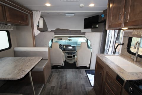 2019 Winnebago Outlook - 3219 Drivable vehicle in Chino