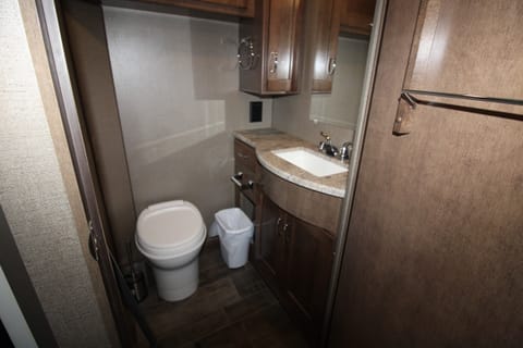2019 Winnebago Outlook - 3219 Drivable vehicle in Chino