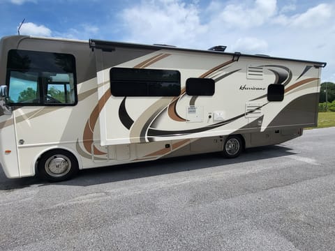 HOME AWAY FROM HOME! 2017 Thor Hurricane Drivable vehicle in Riverview