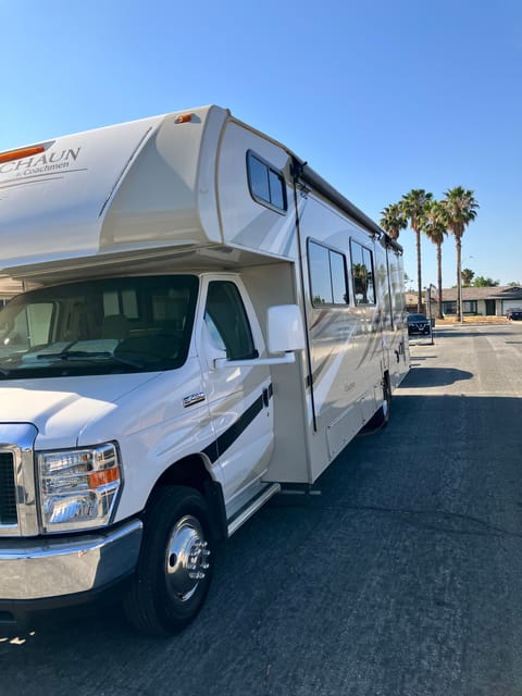 2017 Coachmen Leprechaun 319mb Drivable vehicle in Menifee