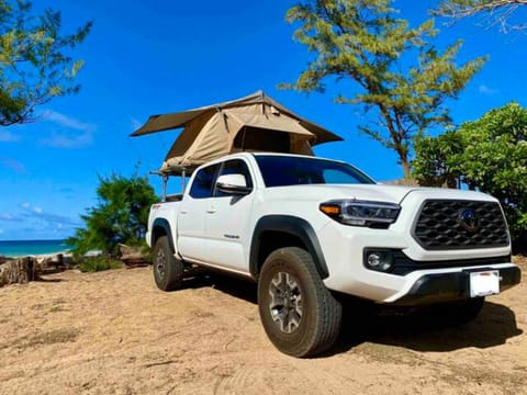 Sleep Under the Stars - 2021 Tacoma TRD Véhicule routier in Anahola