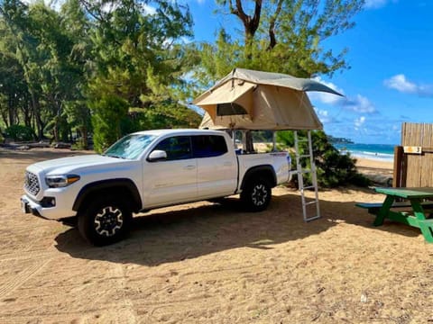 Sleep Under the Stars - 2021 Tacoma TRD Véhicule routier in Anahola