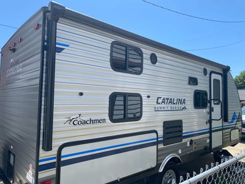 2022 Forest River Coachman Catalina Summit series 184BHS Towable trailer in Layton