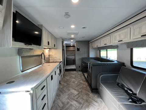 2022 Forest River Sunseeker S7 Drivable vehicle in Chester Springs