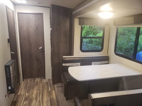 2018 Cruiser RV MPG Ultra Lite - sleeps 9 with seperate kid bunkhouse Towable trailer in Kent