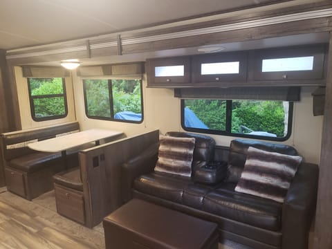 2018 Cruiser RV MPG Ultra Lite - sleeps 9 with seperate kid bunkhouse Remorque tractable in Kent